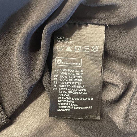 H&M Pin-tucked Blouse with 3/4 length Sleeve and V-Neck in Black, Size 8 - Picture 6 of 7